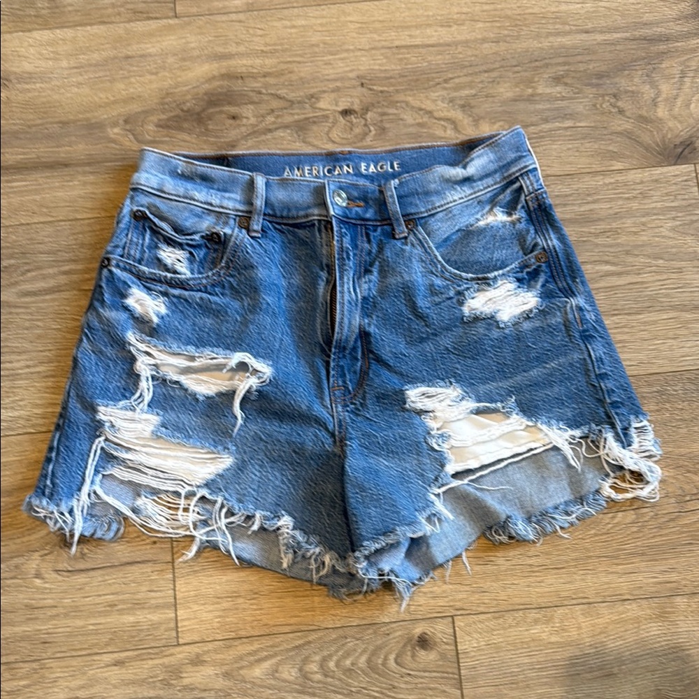 AMERICAN EAGLE Highest Rise 90’s Boyfriend Short Distressed Denim Size 6